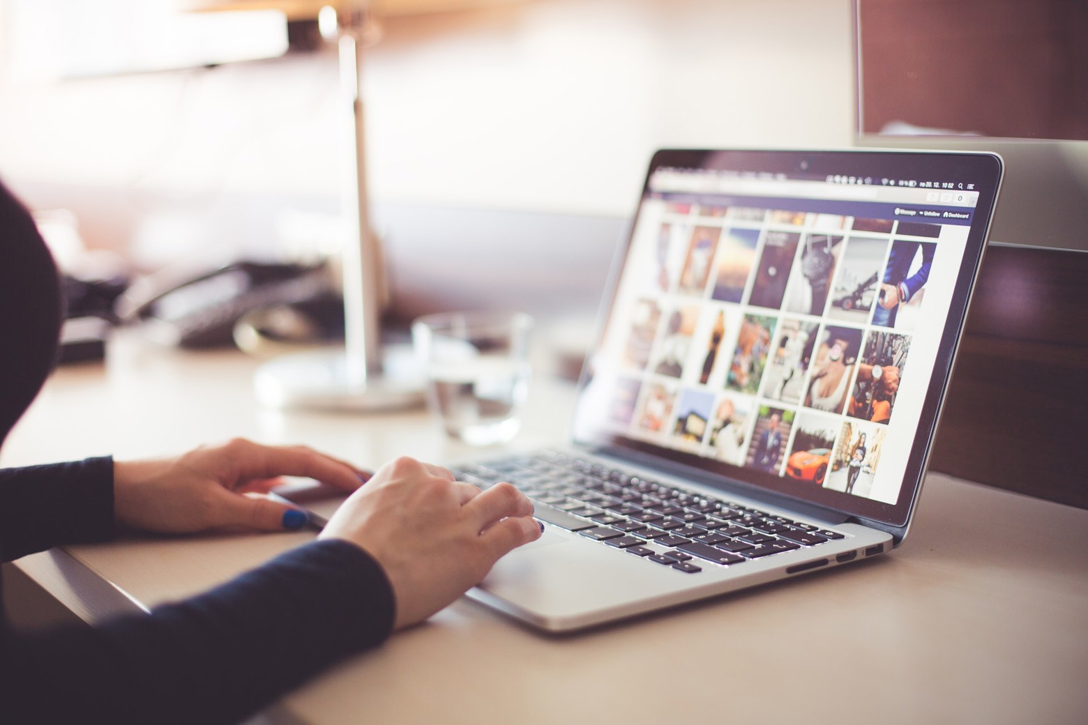 Person browsing on her laptop